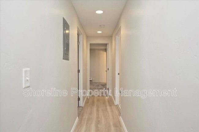 Building Photo - 2085 Brittany Ln