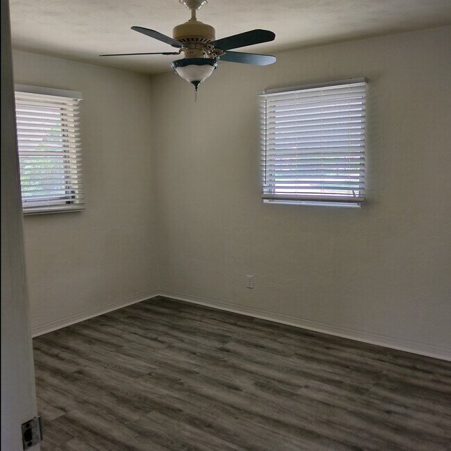 Building Photo - 112 Frances Dr