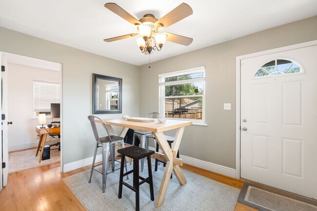 Building Photo - 3BD, 1BA Edgewater Home with Lard Back Yard and 2-Car Garage