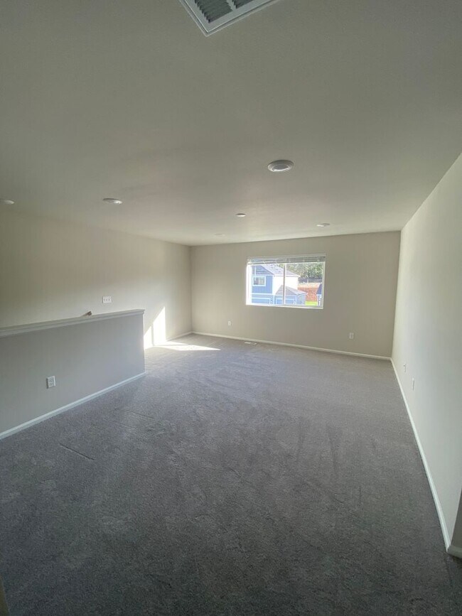 Building Photo - Brand New Home with Fantastic Views in Belfair.