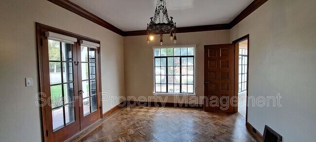 Building Photo - 290 E B St