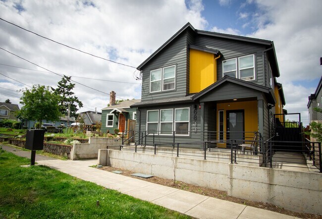 Building Photo - Contemporary 1-Bed Flat w/ DW, W/D & 2 WEE...