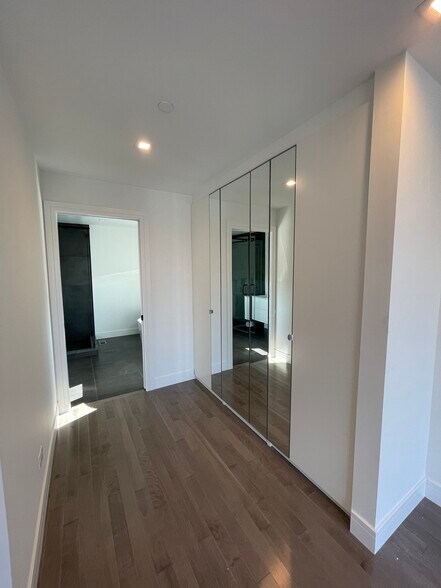 Building Photo - 719 N Elizabeth St