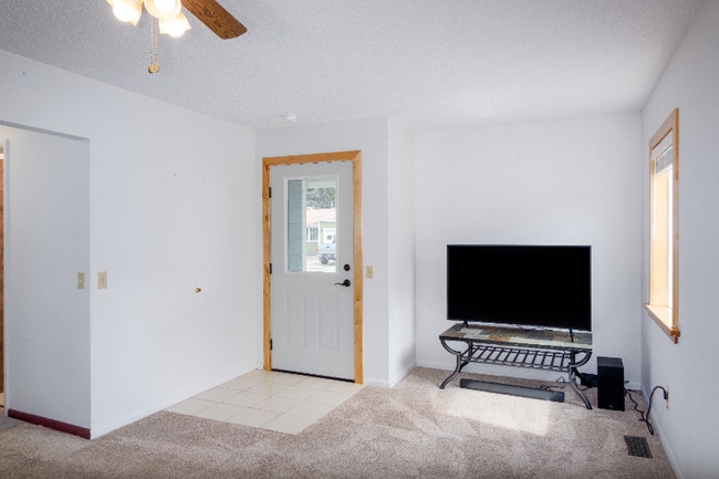 Building Photo - 308 Dakota Ave