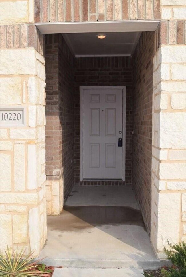 Building Photo - Cozy one story 3 bedroom - 2 bathroom open...