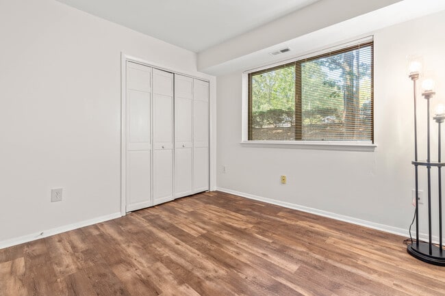 Building Photo - 1212 Schaub Dr