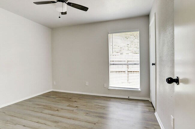 Building Photo - 5403 Diane Ct