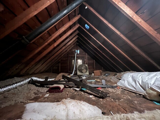 Building Photo - Old Brooklyn Area - 3 Bedroom Single Famil...