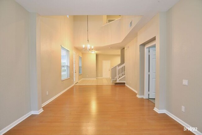 Building Photo - Spacious 2/3.5 Corner Unit Townhome with a...