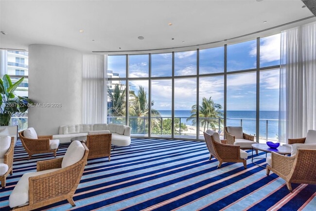 Building Photo - 15701 Collins Ave