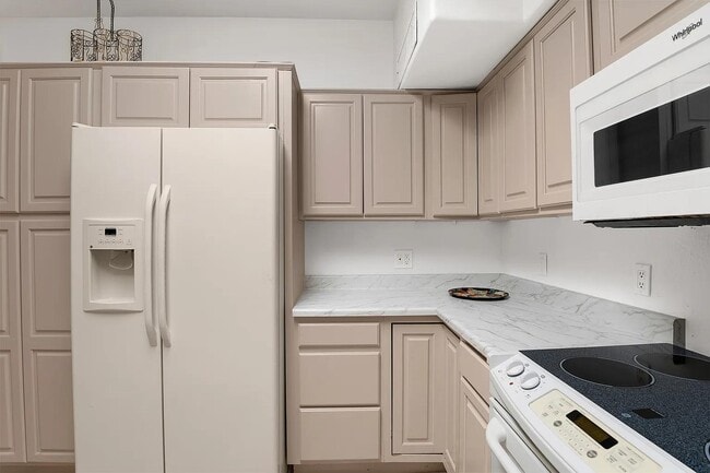 Building Photo - 7398 N Patriot Dr