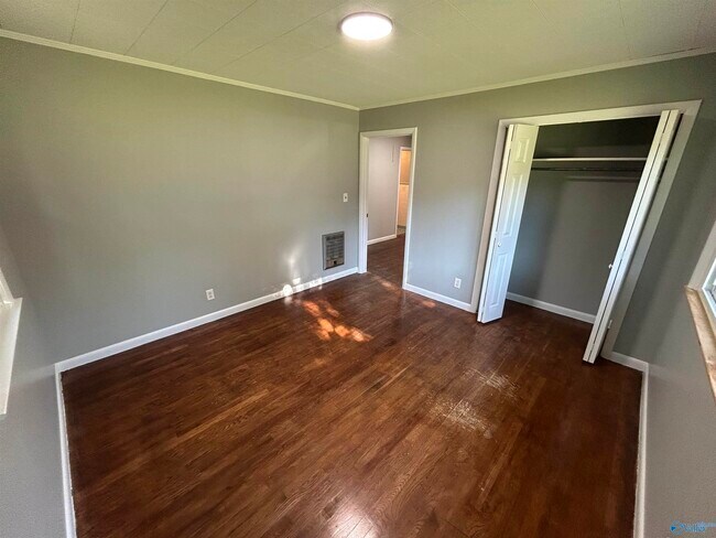 Building Photo - 4103 Lakeview Dr NW