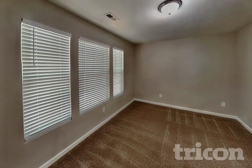 Building Photo - 758 Sinclair Dr