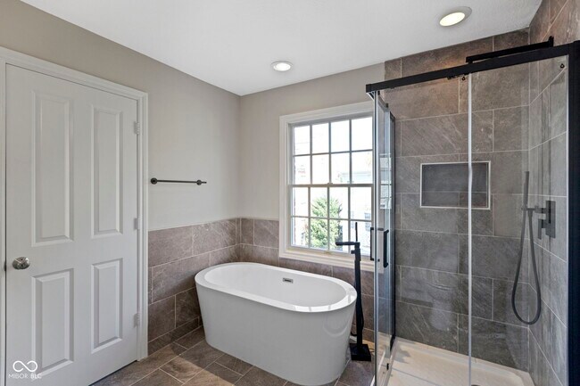 Building Photo - 12922 Ives Way
