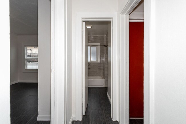 Building Photo - Bright and airy 2-bedroom 2-bath in Mid- City