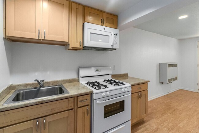 Building Photo - 935 Central Ave