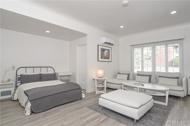 Building Photo - 121 S Elm Dr