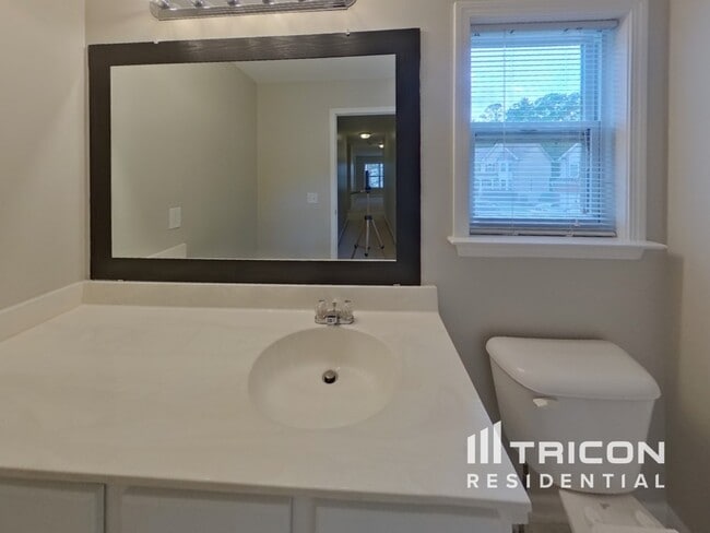 Building Photo - 5371 Lakerock Dr SW