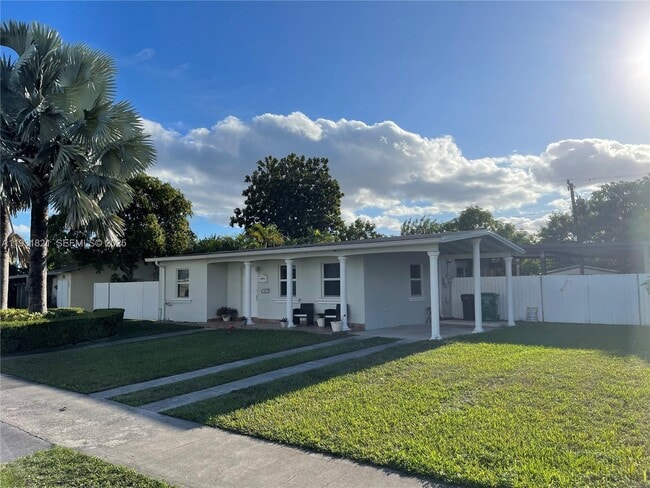 Building Photo - 10840 Westwood Lake Dr