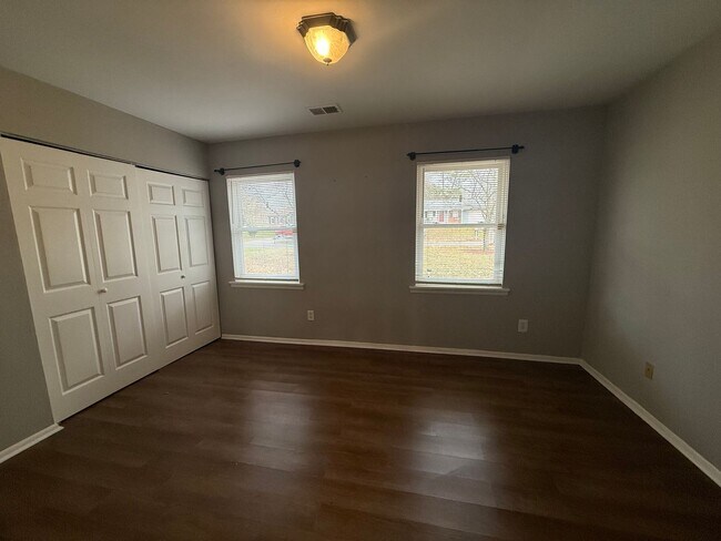 Building Photo - FOR RENT WINSTON SALEM