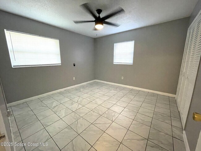 Building Photo - 1148 N Singleton Ave