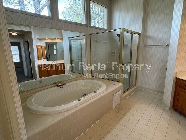 Building Photo - 11670 Dunhill Pl Dr