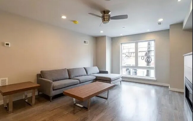Building Photo - Elevated City Living in a Newly Constructed Grad Hospital Triplex