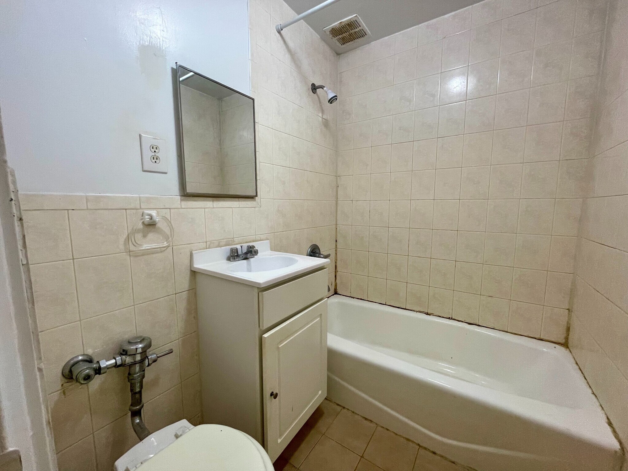 Building Photo - 156 E 85th St