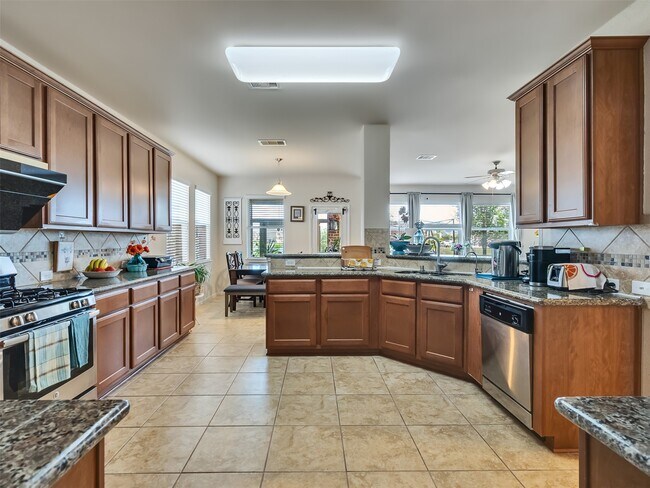 Building Photo - 2819 Lake Villa Dr