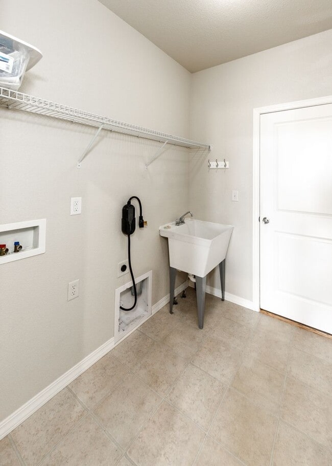 Building Photo - Cordera Home within walking to D20 Schools...