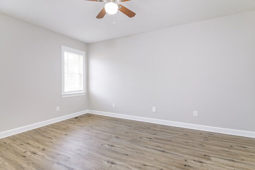 Building Photo - 204 Hunter Way