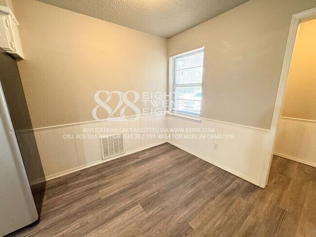 Building Photo - NICE 3 BED/1.5 BATH ON QUIET CUL-DE-SAC IN...