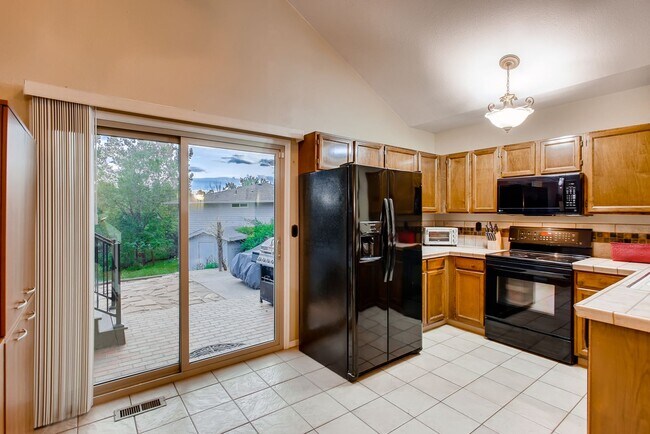Building Photo - 3 bed, 2 bath Multi-Level Home on Cul-De-Sac