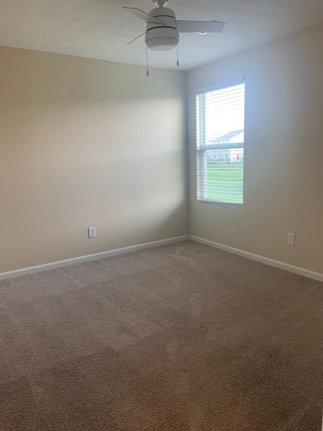 Building Photo - 3 Bedroom in Jeffersontown - Hanover Trace