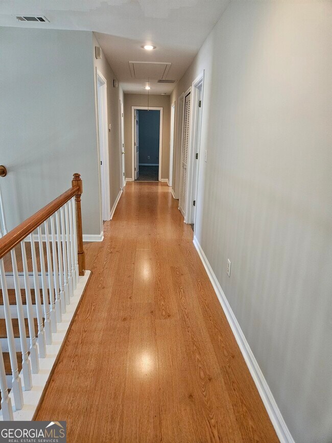 Building Photo - 6865 Breeze Dr