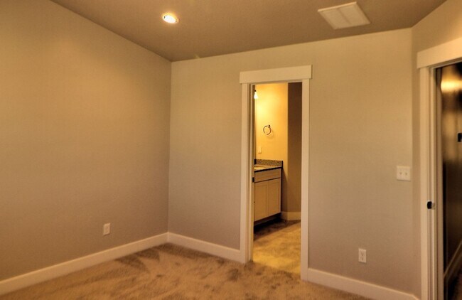 Building Photo - 16347 S Piston Ln