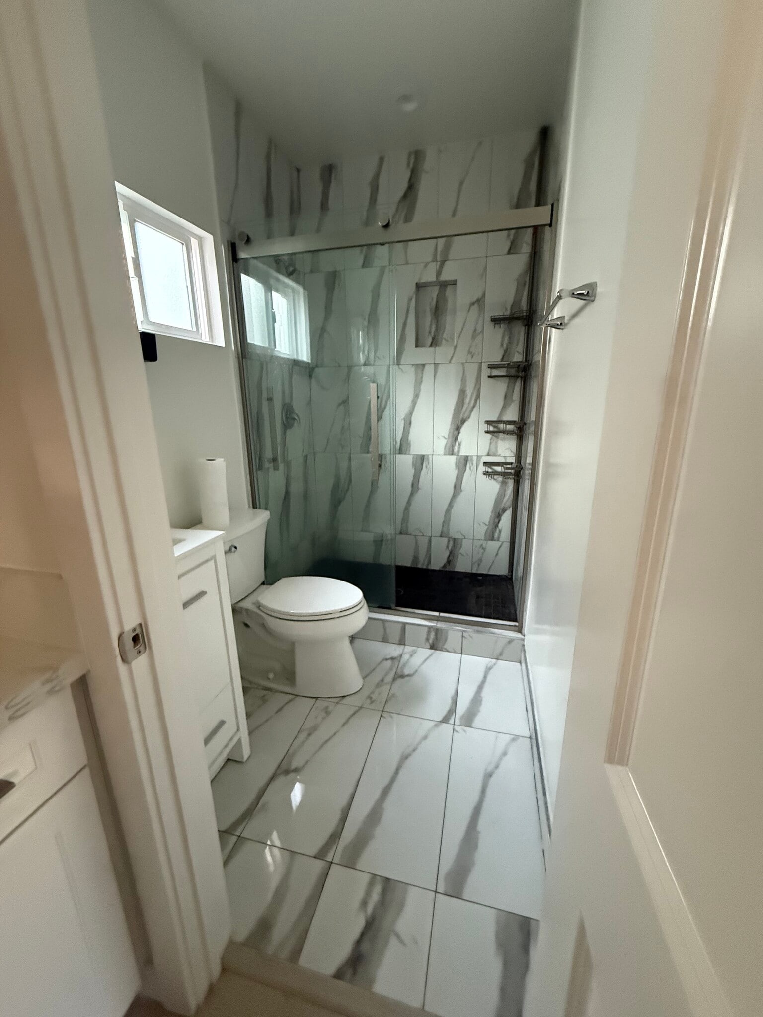 bathroom - 1049 Davis Ave