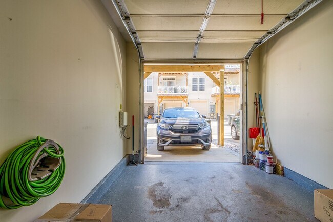 Building Photo - Bright and Modern Home with Prime Commuter...