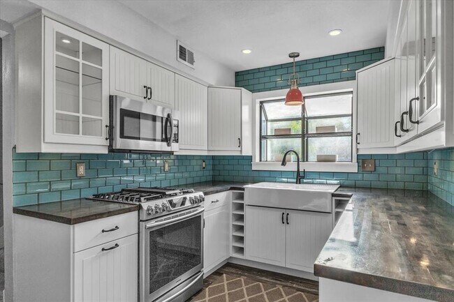 Building Photo - 8604 Brookfield Dr