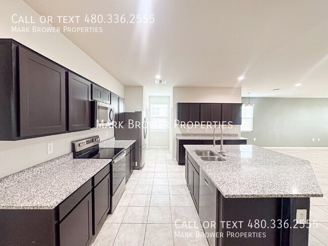 Building Photo - 5223 E Diatomite Dr