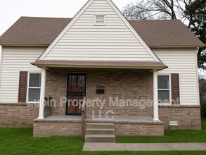 Building Photo - 1490 Dallas St