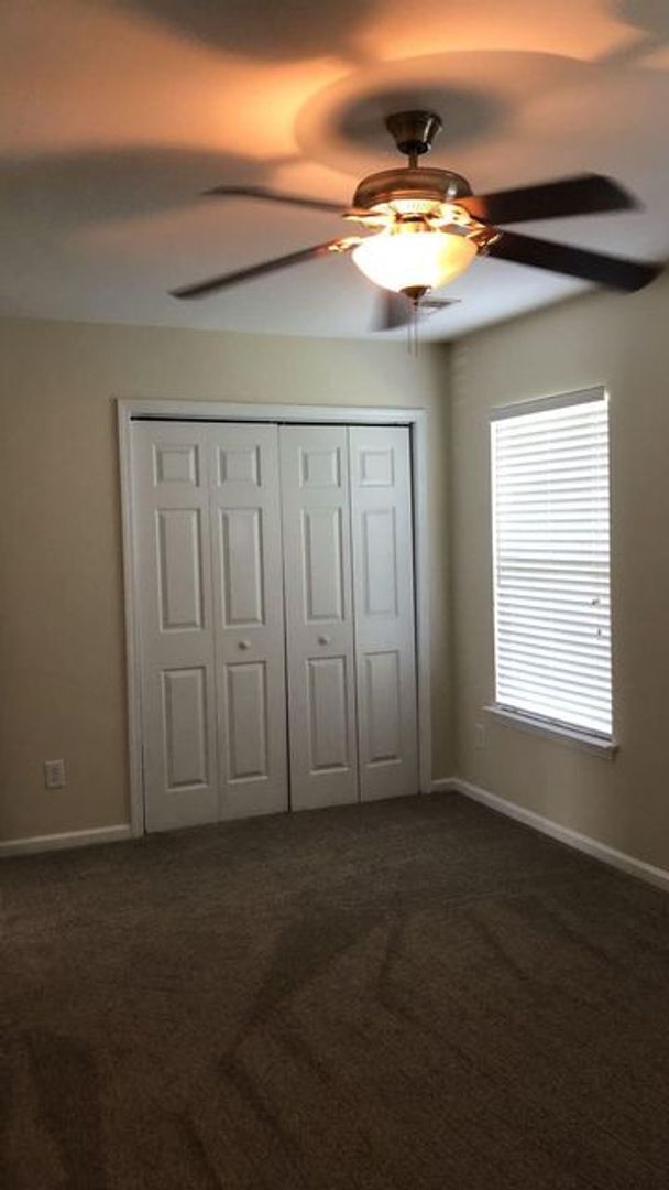 Building Photo - Beautiful Gated Townhome Community