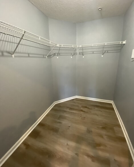 Master Closet - 785 Oakleaf Plantation Pky
