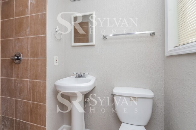 Building Photo - Carve Out a Great Life Here!