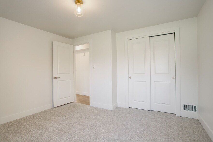 Building Photo - 3056 S Galapago St