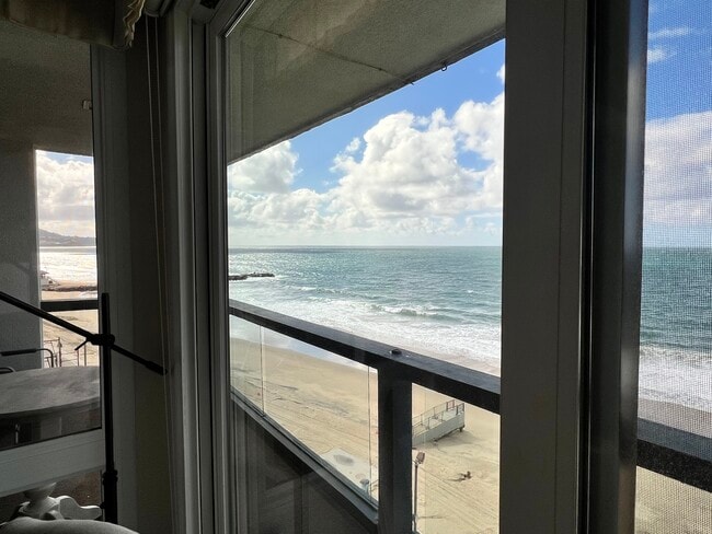 Building Photo - 575 Esplanade