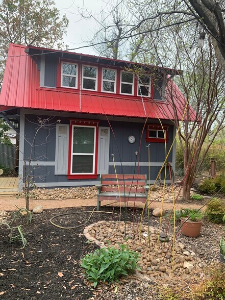 Building Photo - 220 Alamosa Ave