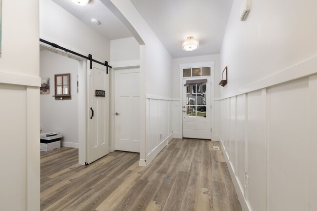 Building Photo - **Charming Home in Provo, UT 84401 – Avail...