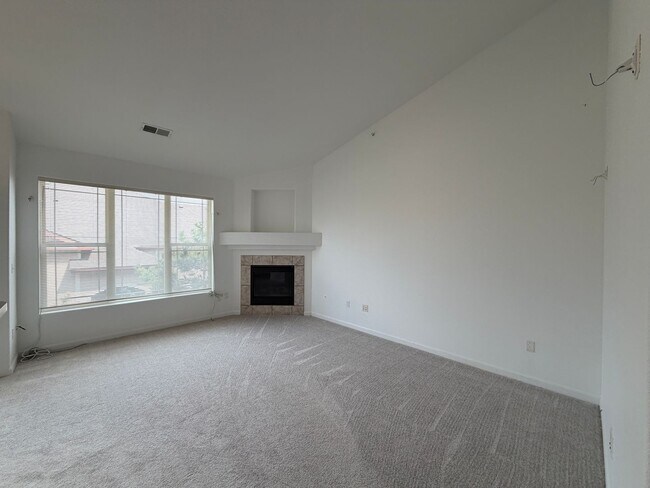 Building Photo - 8456 S Hoyt Way