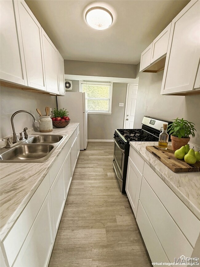 Building Photo - 323 Shepley Dr